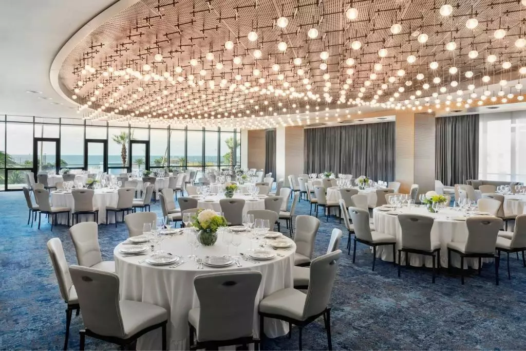 رستوران COURTYARD BY MARRIOTT